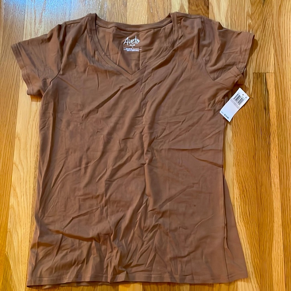 🆕 Aveto Plus 1X V-Neck Tee